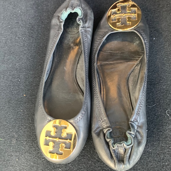 Tory Burch black flat leather shoe size 8 1/2 - Picture 1 of 3